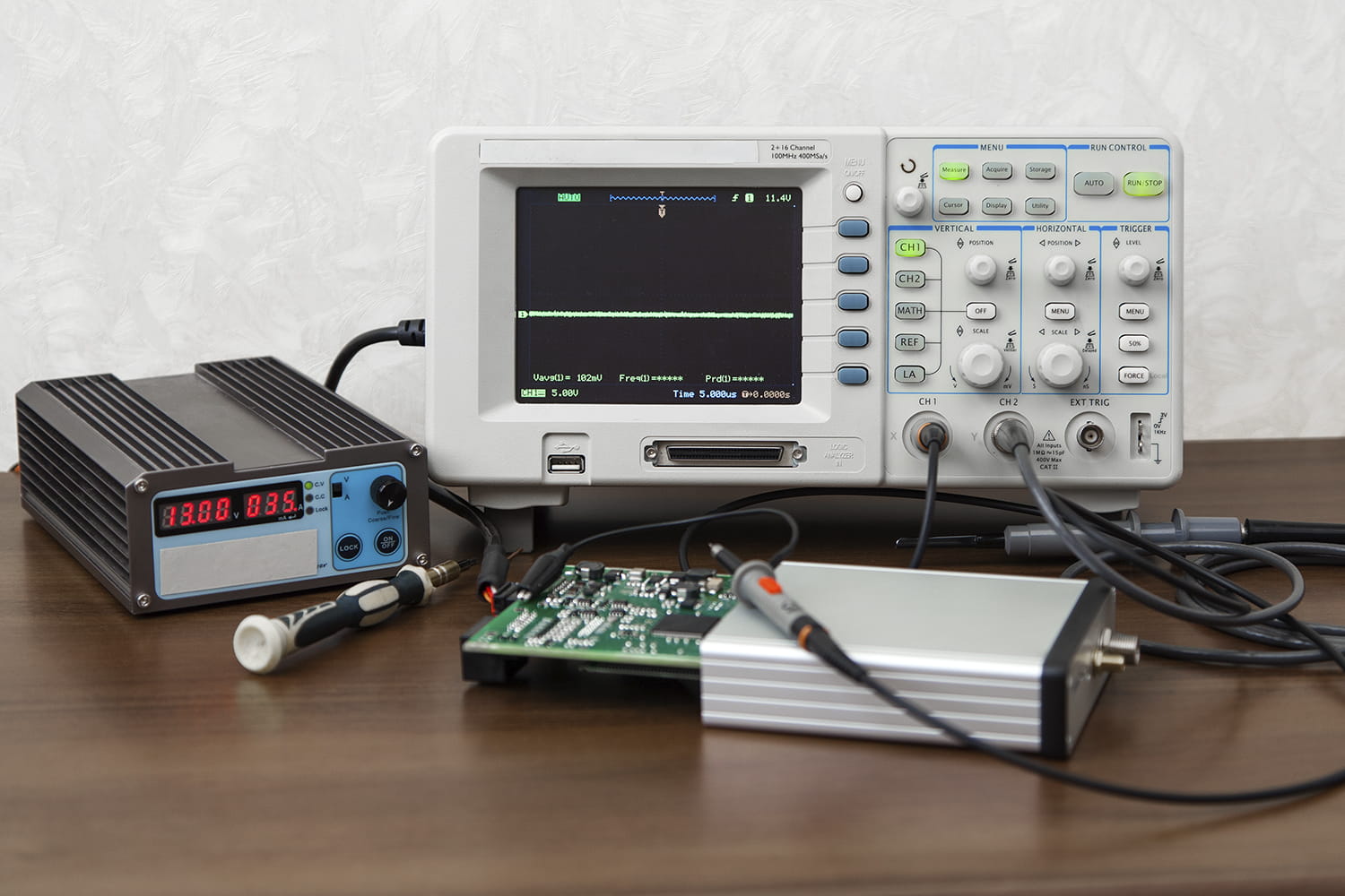 Сколько драгметаллов содержится в осциллографе?