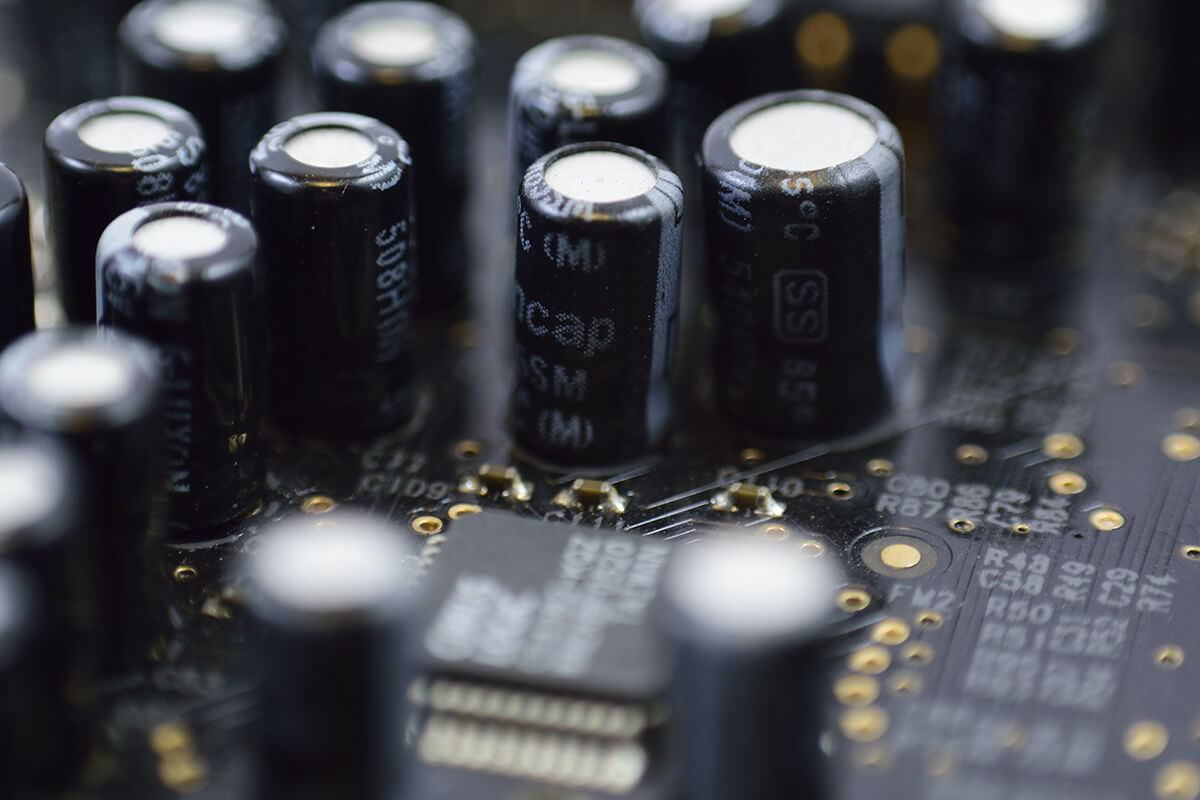 Сколько драгметаллов содержится в конденсаторах